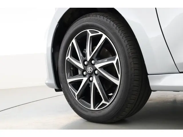 Toyota Yaris 1.5 VVT-i Dynamic 2023 Benzine 30