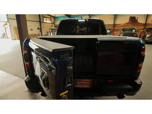 Dodge Ram 1500 5.7 V8 4x4 Limited 2024 LPG/Gas 7