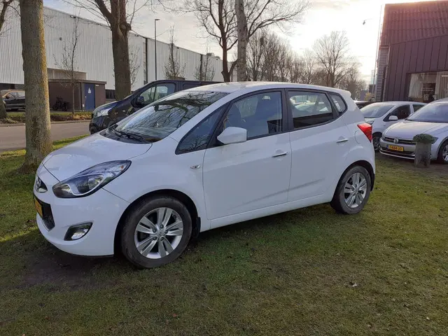 Hyundai ix20 1.6i Go! *Automaat* 2015 Benzine 3