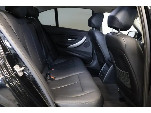 BMW 3 Serie 318i Essential | Automaat|Leder| 2016 Benzine 12