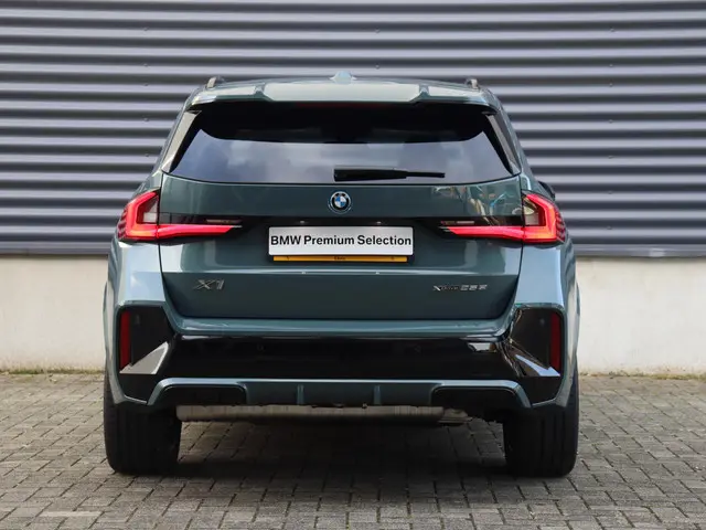 BMW X1 xDrive25e 2025 Hybride Benzine 4