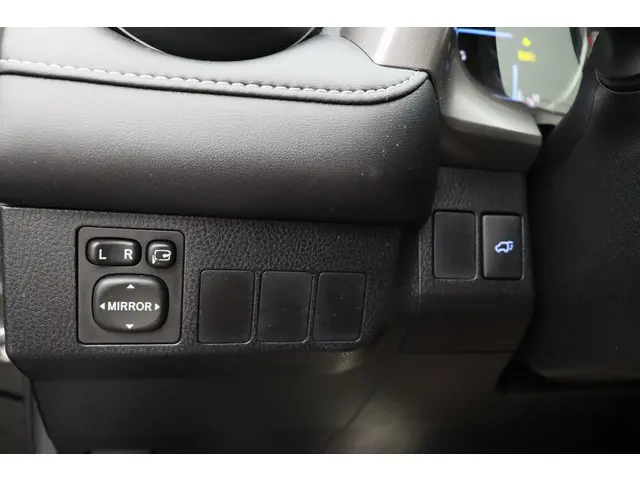 Toyota RAV4 2.5 Hybrid Style 2016 Hybride Benzine 24