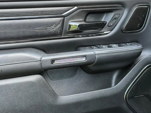 RAM 1500 5.7 Limited Night NL-AUTO 2023 LPG/Gas 21