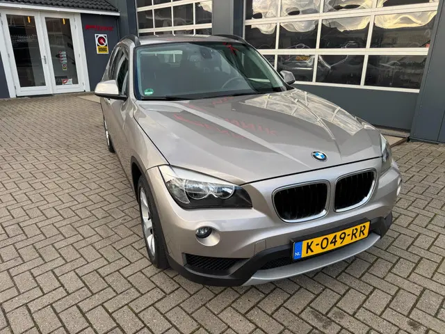 BMW X1 SDrive20i Business+/ Camera / Trekhaak . 2013 Benzine 2