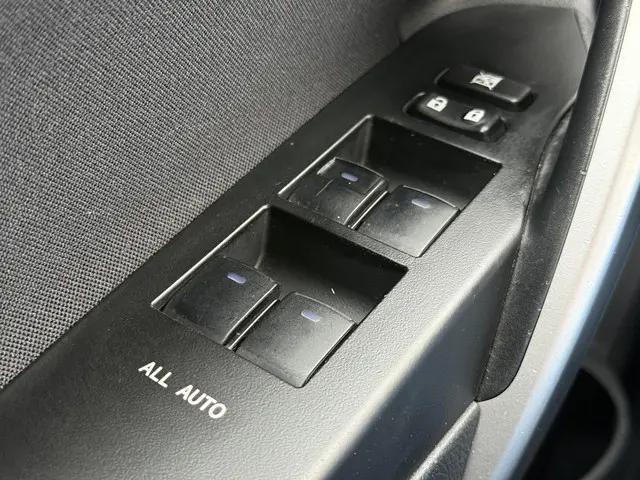 Toyota Auris 1.8 Hybrid Executive 2013 Hybride Benzine 27