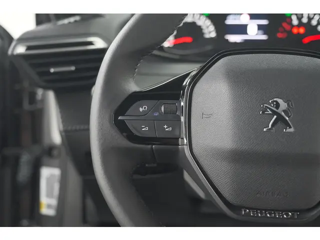 Peugeot 2008 PureTech 130 Active 2023 Benzine 30