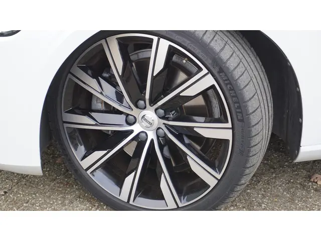 Volvo V60 2.0 T5 250pk R-Design 2019 Benzine 60