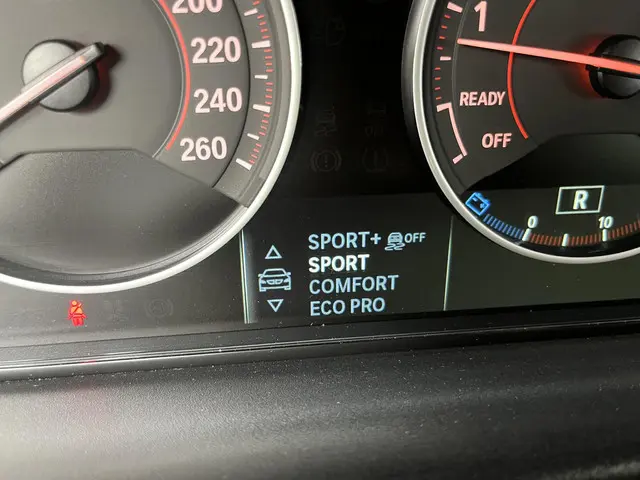 BMW 3 Serie Touring 320i M-sport 2017 Benzine 40