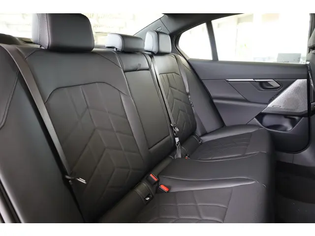 BMW i5 eDrive40 2025 Elektrisch 9