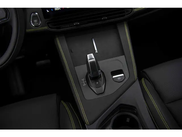 Lynk & Co 01 1.5 Plug-in Hybrid More 2025 Hybride Benzine 13