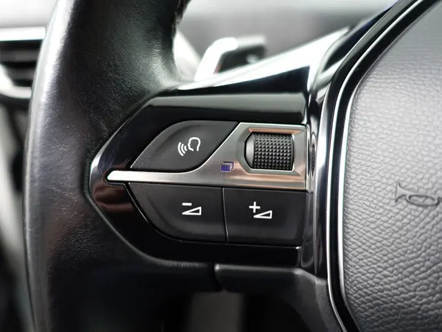 Peugeot 3008 1.2 PureTech Allure Aut- 2019 Benzine 19