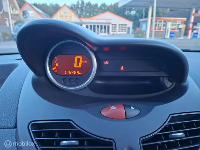 Renault Twingo 1.2 16V Parisienne 2014 Benzine 8