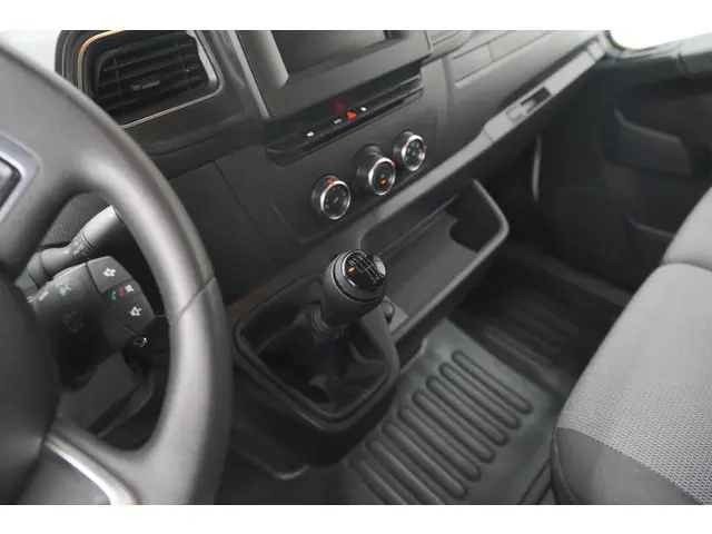 Renault Master T35 2.3 dCi 135 L2H2 Comfort 2022 Diesel 42