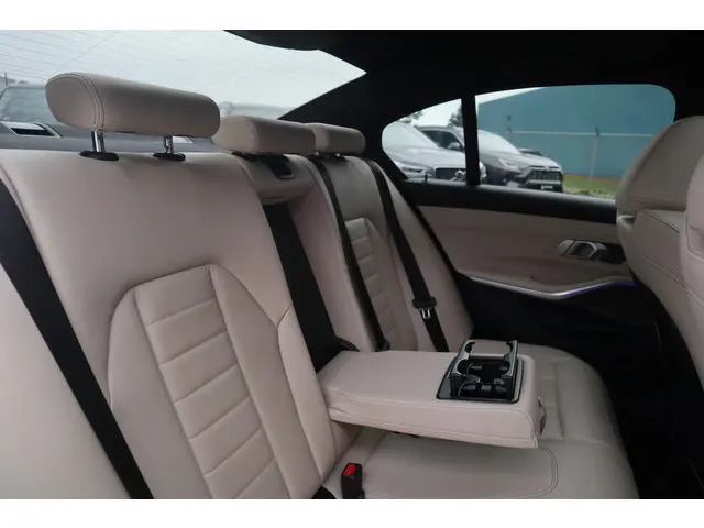 BMW 3 Serie 330i M-Sport 2021 Benzine 7