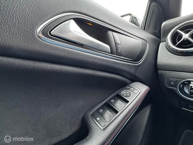 Mercedes-Benz GLA 180 Prestige 2016 Benzine 20