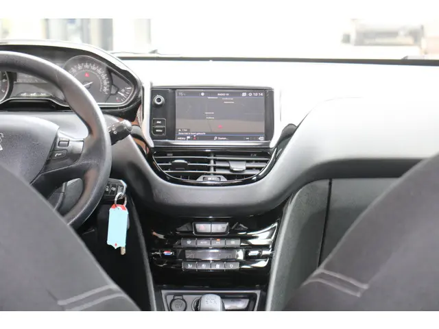 Peugeot 208 1.2 PureTech Active 2017 Benzine 12