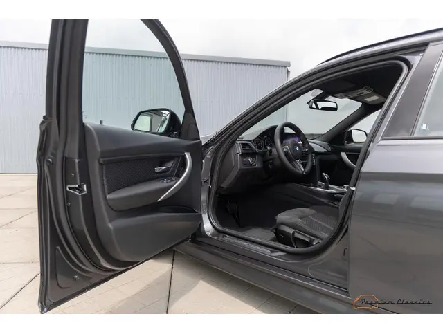BMW 3 Serie Touring 330d High Executive 2012 Diesel 2