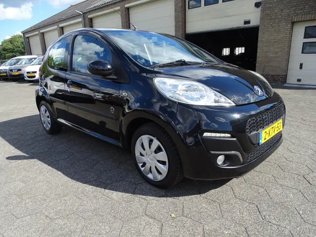 Peugeot 107 1.0 Envy AIRCO/BT/5 DEURS 2013 Benzine 2