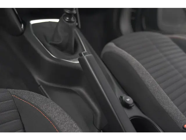 Peugeot 2008 PureTech 130 Active 2023 Benzine 39