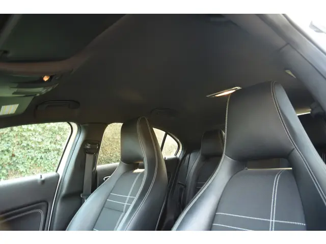 Mercedes-Benz A-Klasse 180 Prestige 2013 Benzine 9