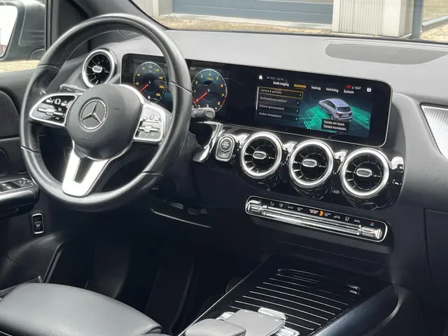 Mercedes-Benz B-Klasse 180 Launch Edition 2020 Benzine 50