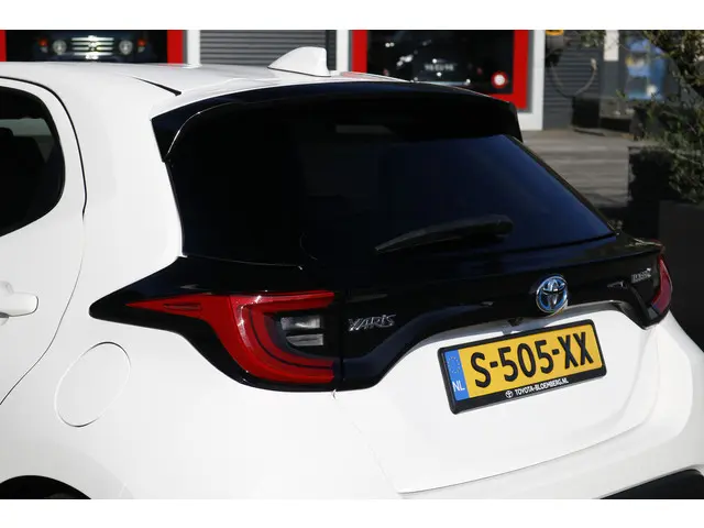 Toyota Yaris 1.5 Hybrid Dynamic 2023 Hybride Benzine 8
