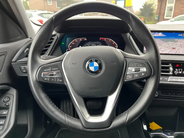 BMW 1 Serie 118i Executive Edition 2020 Benzine 11