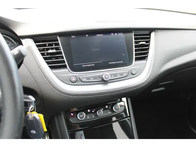 Opel Grandland X 1.2T 130 INNOVATION 2019 Benzine 25