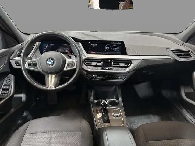 BMW 1 Serie 118i Business Edition Plus 2022 Benzine 2