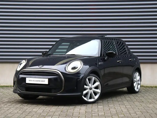MINI 5-Deurs Cooper 2023 Benzine 37