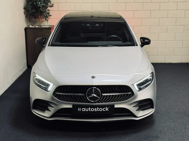 Mercedes-Benz A-Klasse 200 AMG Night 2019 Benzine 30