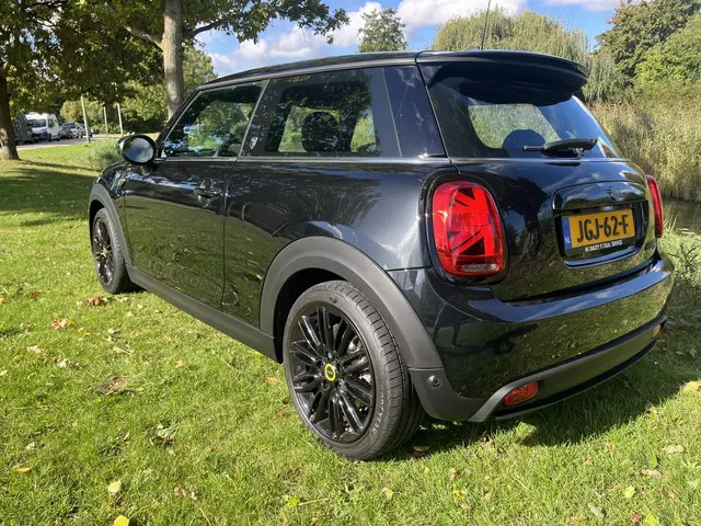 MINI Electric Mini spec.edit. yours 2022 Elektrisch 5