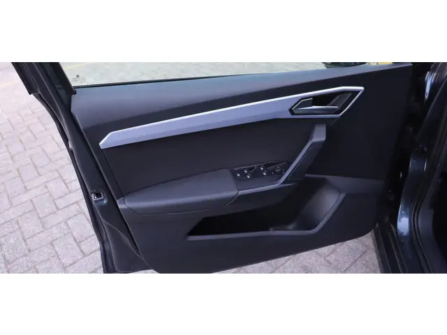 SEAT Arona 1.0 TSI FR Business Connect 2024 Benzine 5