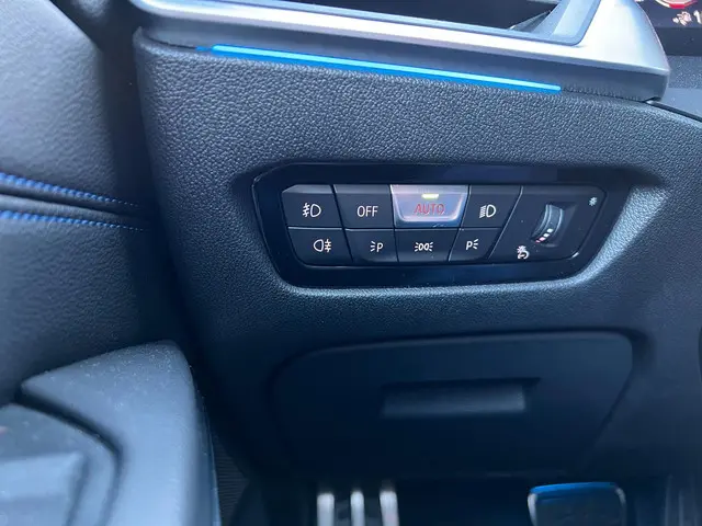 BMW 3 Serie 330e High Executive 2020 Hybride Benzine 15