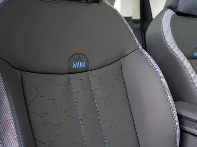 MINI 5-Deurs Cooper C 2025 Benzine 12