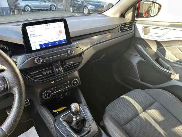 Ford Focus 1.0 EcoBoost ST Line Business 2019 Benzine 22