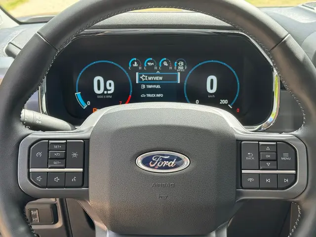 Ford F-150 3.5L V6 Lariat full-spec 2024 Benzine 24
