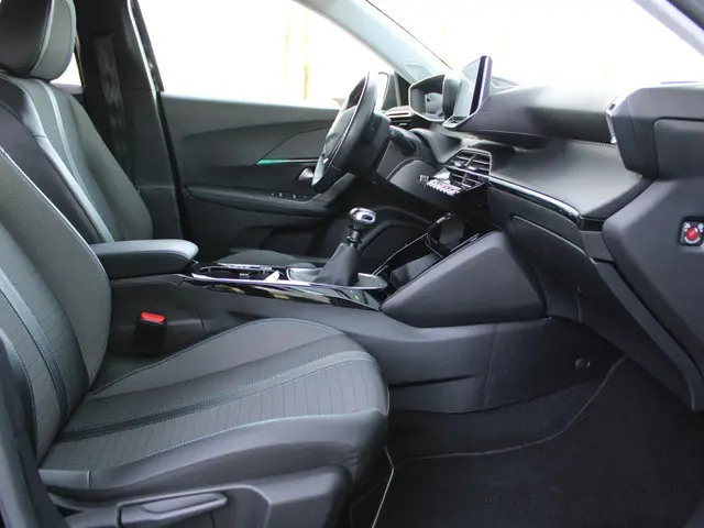 Peugeot 2008 1.2 PureTech Allure Pack 2021 Benzine 7