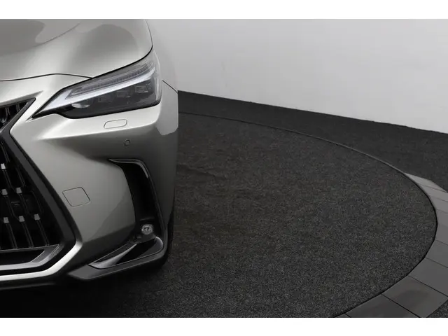 Lexus NX 450h+ AWD President Line 2025 Hybride Benzine 38