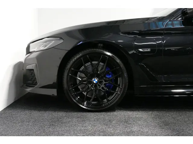 BMW 5 Serie 530e xDrive M Sport 2023 Hybride Benzine 28