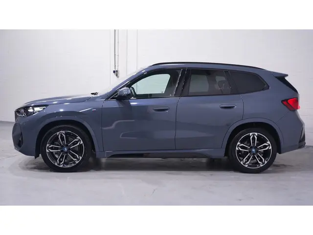 BMW iX1 xDrive30 Launch Edition 67 kWh 2024 Elektrisch 4