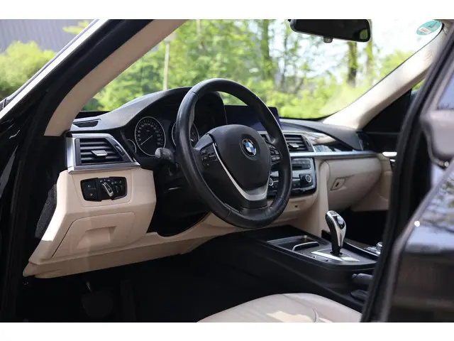 BMW 3 Serie GT 320i High Executive 2020 Benzine 14