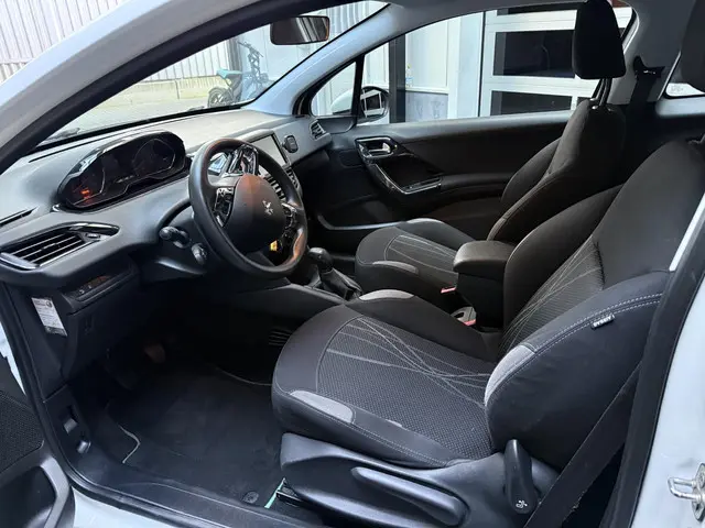 Peugeot 208 1.0 VTi Access 2013 Benzine 8