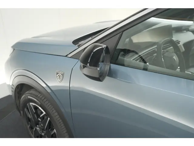 Peugeot 3008 1.2 Hybrid 145 GT 2025 Hybride Benzine 19