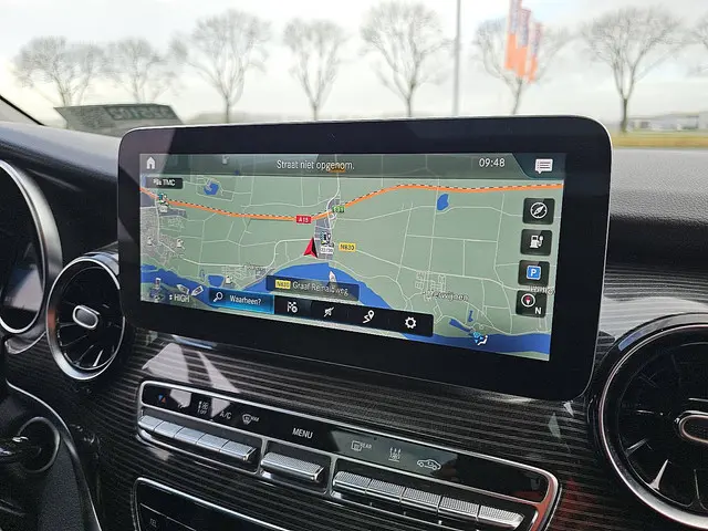 Mercedes-Benz EQV 300 2021 Elektrisch 11