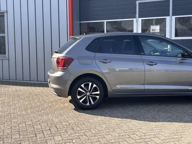 Volkswagen Polo 1.0 TSI Highline IQ Drive 2019 Benzine 8