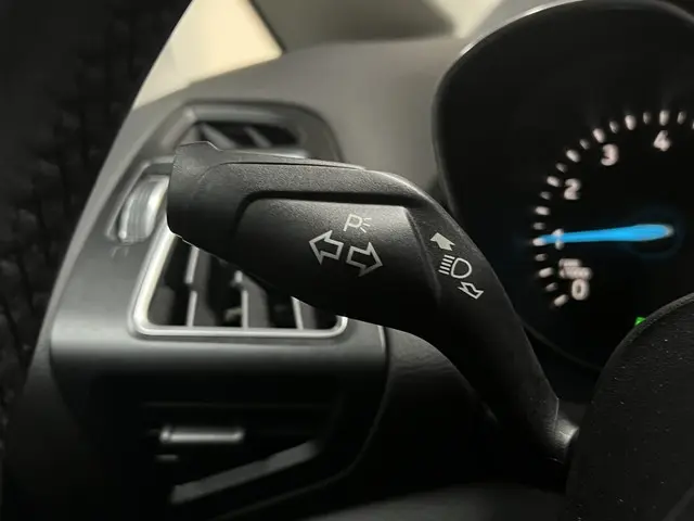 Ford C-MAX 1.5 Titanium 2018 Benzine 19