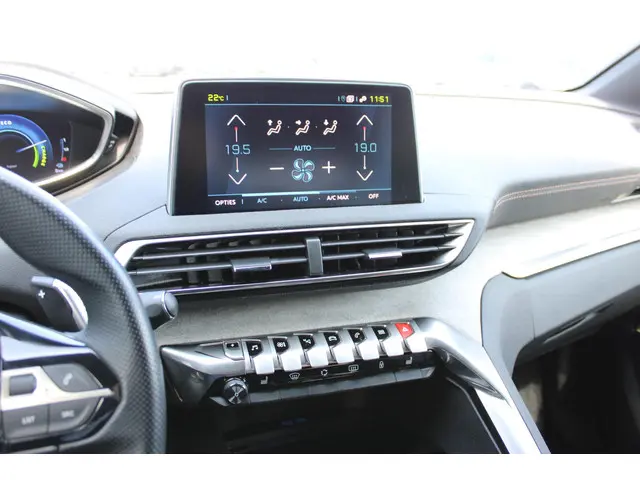 Peugeot 3008 1.6 HYbrid4 300 GT 2020 Hybride Benzine 19