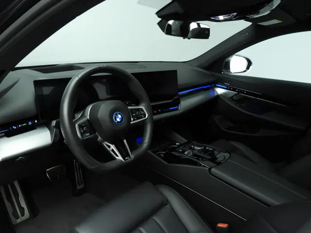 BMW 5 Serie Sedan 530e 2024 Hybride Benzine 8