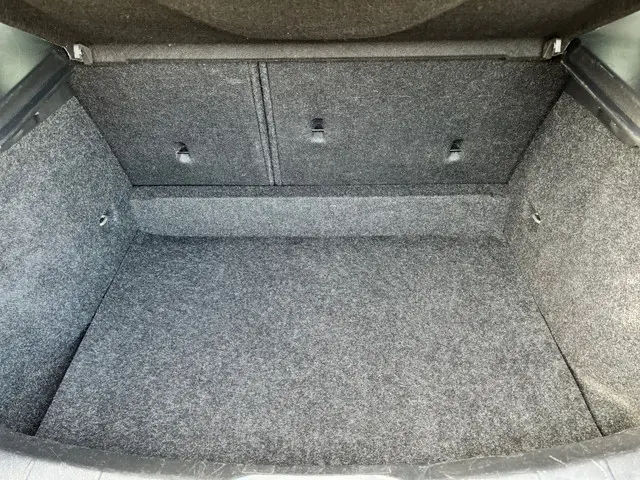 Volvo V40 2.0 T4 R-Design 2018 Benzine 8